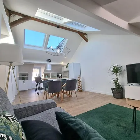 Luminous And Elegant 3br In Hyper Centre * 波城