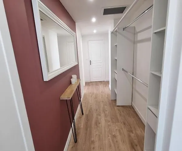 Luminous And Elegant 3br In Hyper Centre アパート ポー